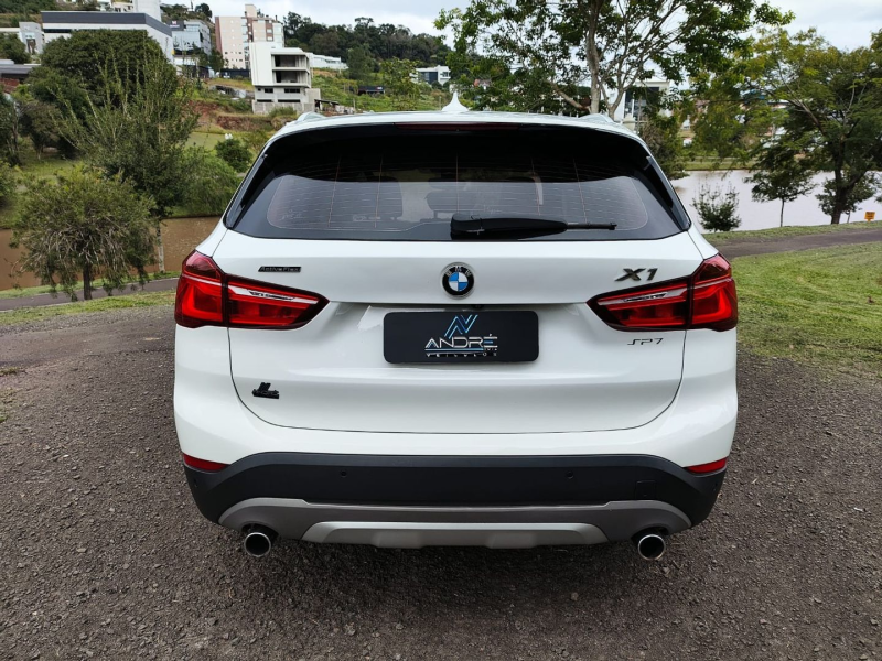 Bmw X1 2.0 16V Turbo ACTIVEFLEX SDRIVE20I X-LINE 4P-4